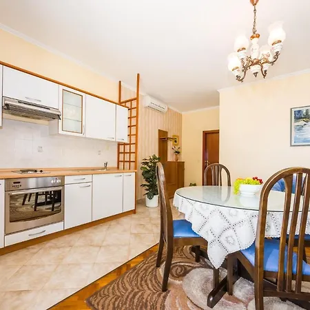 With A Parking Space - Diklo, - 5809 * Ζαντάρ